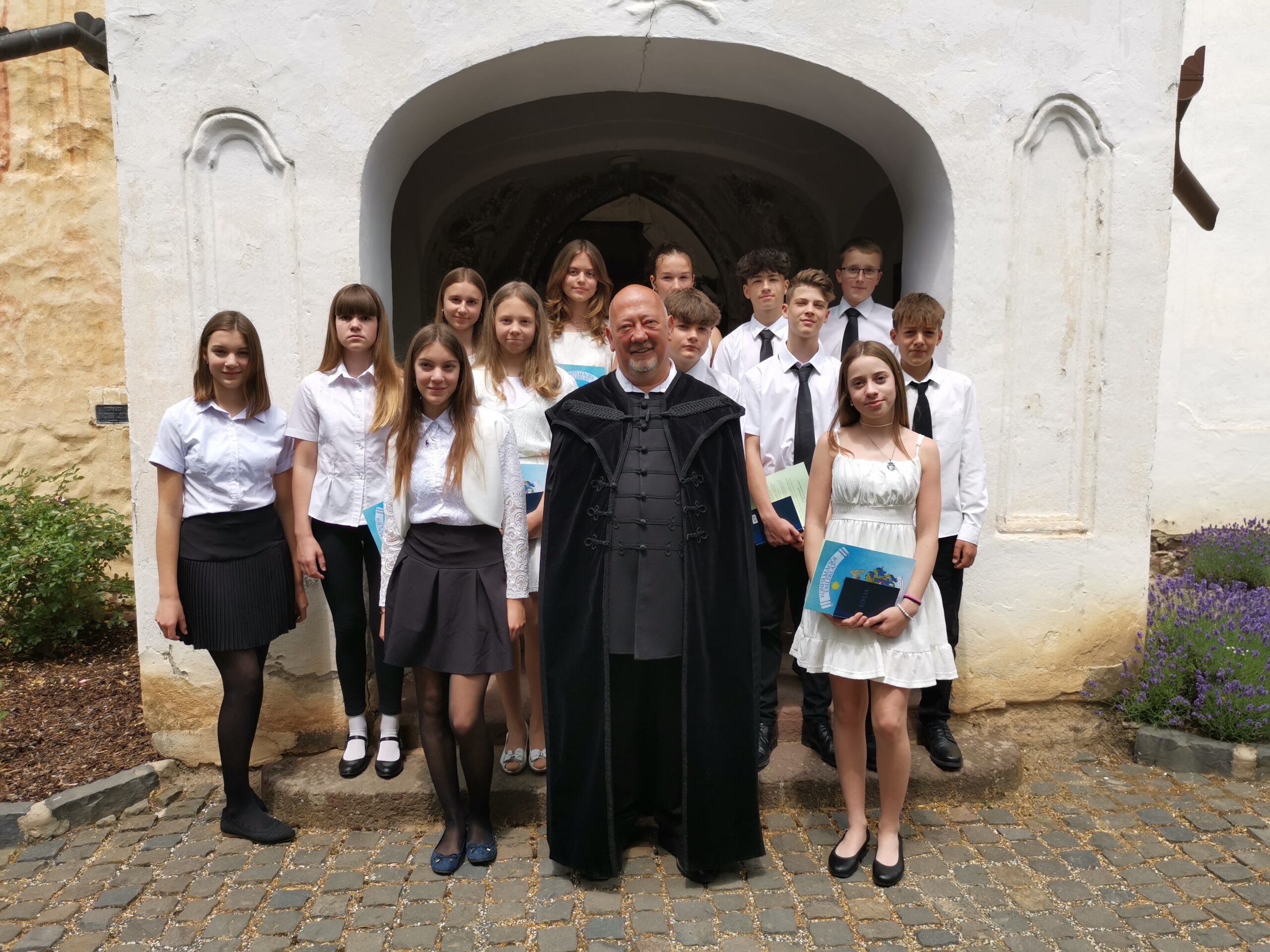 Read more about the article 2025. 06. 09. – Szent hely, ahol te állsz! – Kofirmációs istentisztelet – Dr. Kálmán Csaba